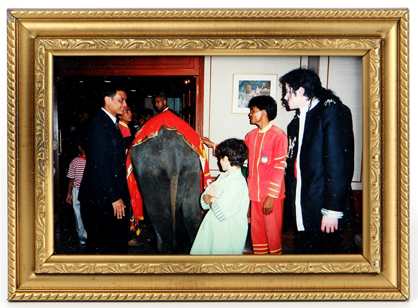 Michael Jacksons Personal Elephant Photograph From His Bedroom
