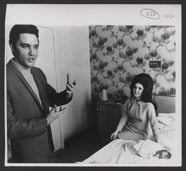 Elvis Presley Original Photograph With Priscilla and Baby Lisa Marie