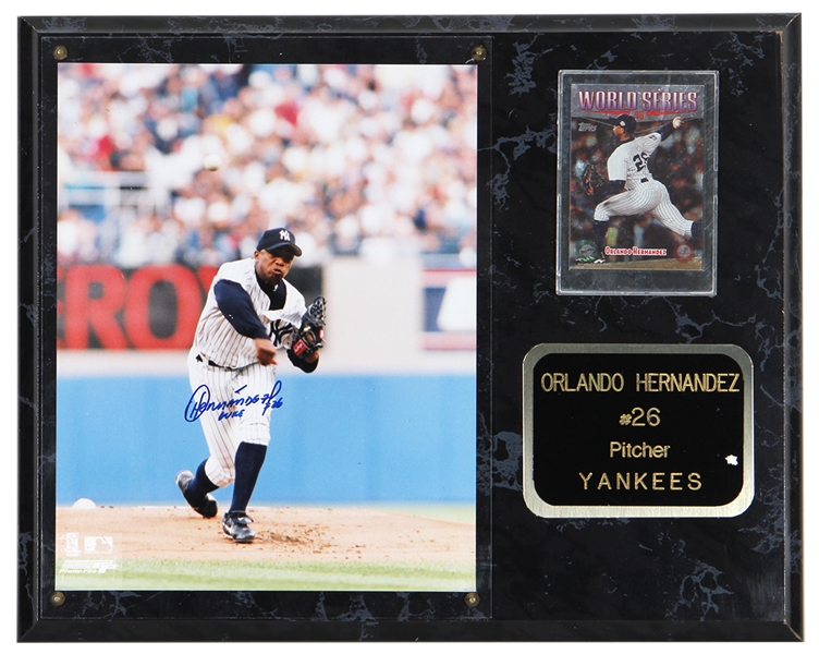 Orlando Hernandez Signed Photograph Display with Card