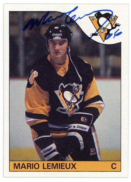 Mario Lemieux Signed Pittsburgh Penguins 1985 Topps RC Rookie Card #9 with Rookie Era Signature (JSA)