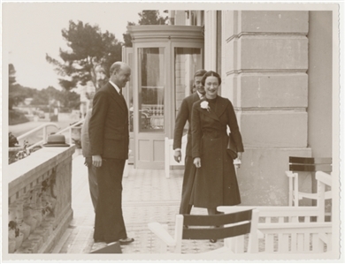 Edward VIII and Wallis Simpson’s Iconic Wedding 1937 Archive - Featuring Boxed Piece of Wedding Cake, Dried Pieces of Bridal Bouquet and Autographs