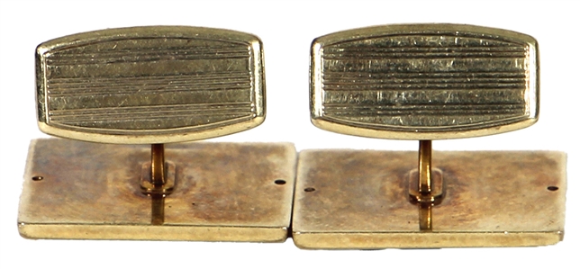 Elvis Presley Owned 8K European Gold and Lapis Cufflinks