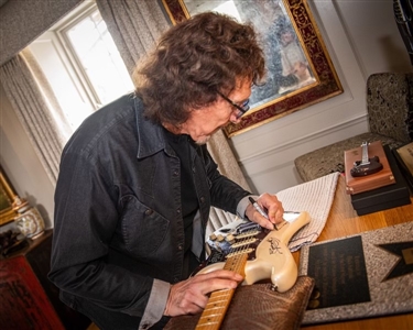Fender Guitar Heroes Custom Stratocaster Played & Signed by Ringo Starr, Eric Clapton, David Gilmour, Bruce Springsteen, Slash & More - From Teenage Cancer Trust Charity & Used For “Heroes Going Home”