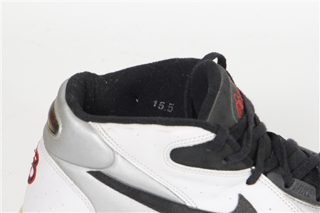 Scottie Pippen 11/09/1994 Game Worn & Signed Sneakers (JSA)